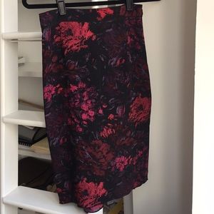 Elie Tahari knee length pencil skirt